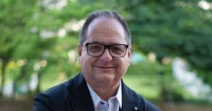 Julie Tripodi's Instagram, Twitter & Facebook