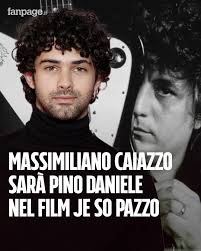 Massimiliano Caiazzo sarà Pino Daniele in Je so pazzo, il film sulla vita  del cantante. La conferma arriva oggi da Adnkronos, che fornisce dettagli  sull'intensa preparazione cui si sta sottoponendo l'attore per
