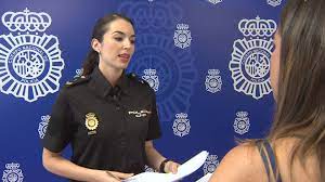 La ciudadanía es la responsable de cumplir con las medidas que han impuesto las autoridades a través del sistema nacional de gestión de riesgos y dicha obediencia es con el fin de contener la. Regina Torres Portavoz De La Policia Nacional Publico Tv
