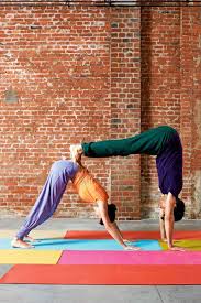 Biohacking soll einen weg dorthin ebnen. Yoga Ubungen 8 X Yoga Fur Paare Bilder Fit For Fun