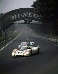 Lm 70 Elford Ahrens 917 Langheck Chased At Tertre Rouge By One Of Jw S Kurzheck Course Automobile Porsche 917 Gulf Porsche