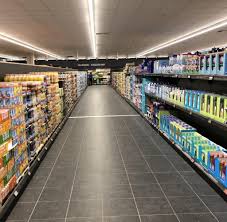 Im frühjahr werden blumen und gemüse gepflanzt, im sommer die pflanzen gepflegt, der rasen gemäht und im spätsommer kann die ernte eingefahren werden. Aldi Sud Xxl Markt Kopiert Strategie Von Rewe Und Edeka Welt