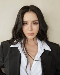 Lim Kim's Instagram, Twitter & Facebook