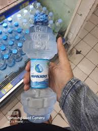 Vıral vıdeo kem4lu4n di m4sukin botol sampaı di pake 17 teman nya ! Viral Warganet Kaget Temukan Botol Bentuk Unik Di Rak Minuman Publik Bisa Buat Olahraga