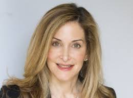 Elissa Davis's Instagram, Twitter & Facebook