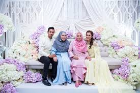 Episod #limaxtanya kali ini membawakan pasangan merpati dua sejoli raf yaakob dan mawar rashid! Mawar Rashid Kini Bergelar Tunang Raf Yaakob Selebriti Online
