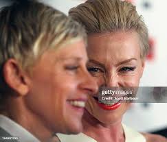 Shane Jacobson and wife Felicity Hunter arrive at a Ellen DeGeneres... News  Photo