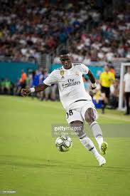 Вини́сиус жозе́ пайша́н де оливе́йра жу́ниор (порт. Pin On Real Madrid