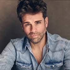 Aaron Muro's Instagram, Twitter & Facebook