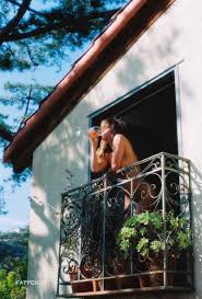 Halle Berry Naked at Home - Fappenist