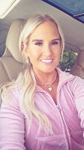 Elaina Wright's Instagram, Twitter & Facebook