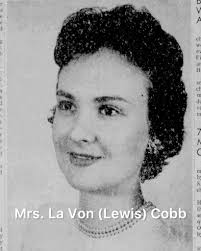 Booter" Strahl and Anne Maxfield of Batesville tie the knot