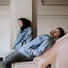 30 foto prewedding hijab casual indoor outdoor modern. Weddingmarket Inspirasi Baju Prewedding Casual Yang Facebook