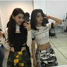 Mirror Selfies Itzy Itzy ìžˆì§€ Amino Other members' focus dance mirror: mirror selfies itzy itzy ìžˆì§€ amino