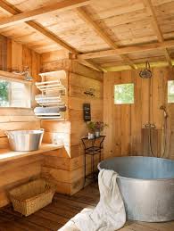 Bad Aus Holz Gestalten Ideen Fur Rustikale Badeinrichtung Landhaus Innen Franzosisches Landhaus Badezimmer Hutte