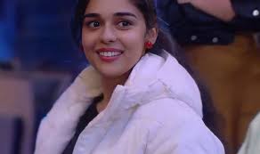 Eisha Singh Biography: Age, Parents, Husband, Instagram, Movies, Siblings,  Height