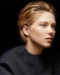 Ils ont fait l'école de la vie. Lea Seydoux France On Instagram Merci 13k Leaseydoux Genuine Leaseydoux Leaseydouxfr Love Campaign Lea Seydoux Woman Face Short Hair Styles