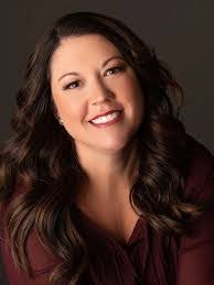 Carolyn Chase's Instagram, Twitter & Facebook