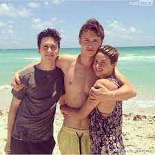 Weber (baseado no livro de john green) elenco: De A Culpa E Das Estrelas Ansel Elgort Shailene Woodley E Nat Wolff Matam As Saudades Dos Fas Purebreak