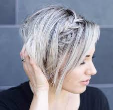 Razor cutting hair is a great way to add texture and layers without a lot of time and effort. 40 Fantastic Razor Cut Hairstyles With Images Sheideas