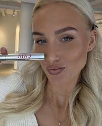 Pin af Mara Browning på I Loathe Narcissism, But Approve of Vanity