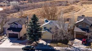 *brand new two tone paint through out, brand new carpet, brand new lights and brand new kitchen and upstairs counters.* J9gdzf7lsz444m