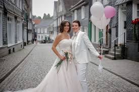 Need to translate hochzeitskleid from german? Pin Auf Brautkleider