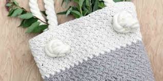 Ada pun tas handmade ini memiliki banyak varian. Gratis Pola Rajut Tas Cantik Crochet Terbaru She Nisa