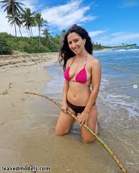 Experience Fatemegee's hot Italian girl photoshoots