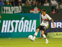 São Paulo: Djhordney vira opção, mas clube ainda não o pagou e pode ser punido
