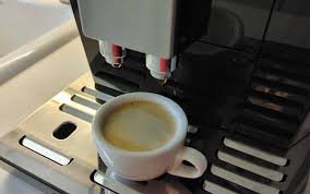 The delonghi eletta is a digital automatic espresso machine that brews a wide range of coffee types. Review Of The Delonghi Eletta Automatic Espresso Cappuccino Maker Techlicious