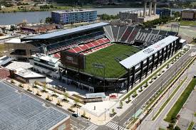 Estadios - ?AUDI FIELD? Ubicado en Washington D.C, este estadio es donde el DC United juega sus partidos como local dentro de la MLS. ¿Cuál es el primer jugador que se te