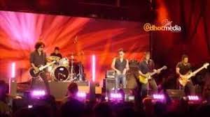 Gemuruh jiwa semangat membara dari puncak ingin ke angkasa berkalungkan bintang berkelipan menyerlah jauh dari yang biasa menyerlah jauh dari yang biasa. Gemuruh Lyrics By Faizal Tahir Oiam With Meaning Gemuruh Explained Official 2021 Song Lyrics Lyricsmode Com