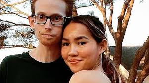 Para poznała się przez internet. Ludzie nie wierzą w ich miłość