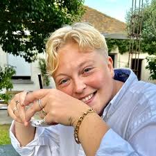 elle perry (@official.elleperry)