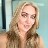 Andrea Markert's Instagram, Twitter & Facebook