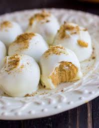 Truffes De Citrouille Au Fromage Frais Et Chocolat Blanc Comment Faire Un Dessert De Thanksgiving Elle A Table Recette Entremet Recette De Dessert Simple Citrouille Recette