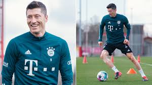 Many wonder just how crazy his scoring total — and his club's trophy total — might be if he had been able to avoid that unfortunate injury he suffered while playing for poland during the last international break. Robert Lewandowski Back On The Ball Fc Bayern