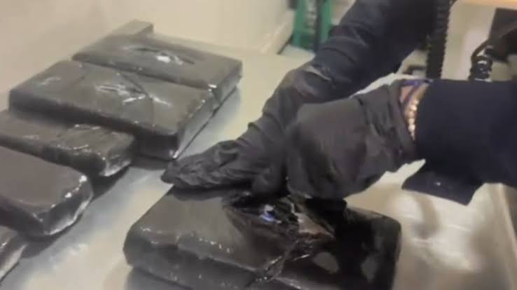 Capturan a mujer que llevaba droga adherida al cuerpo en El Dorado