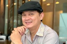 NSƯT Hữu Châu: Thăng trầm 'công tử nhà giàu' từng bơm xe, bán báo mưu sinh