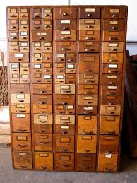 Permet le classement de documents de taille a3. Meubles De Classement A Tiroirs Le Card Catalogue Dans La Deco Mobilier De Salon Meuble De Metier Meuble A Tiroir