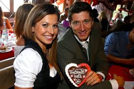 Wie die ehepartnerin des stürmerstars vom fc bayern verrät. Bilderstrecke Zu Robert Lewandowski Vor Topspiel Fc Bayern Gegen Borussia Dortmund Bild 4 Von 5 Faz