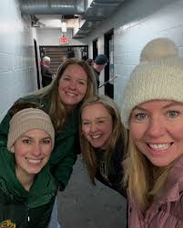 NDA CHAMPS! 🏆🥇 Our Varsity Girls Hockey Team had an undefeated season and  take home the NDA banner after a 9-1 win against Algonquin! Roll Bears!  🐻💚💛 #sjshbears