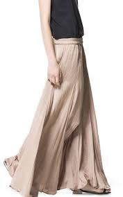 Si elle est populaire au printemps/été, elle est plutôt boudée à la saison froide… à tort ! Image 3 Of Long Flowy Skirt From Zara Long Flowy Skirt Flowy Maxi Skirts Womens Maxi Skirts