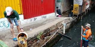 Gambar tong sampah kartun model tesmo sangat cocok untuk program csr di perusahaan dan pemerintahan. Buang Sampah Sembarangan Warga Bisa Didenda Hingga Rp 20 Juta Halaman All Kompas Com