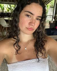 hand me a couple of them red ones