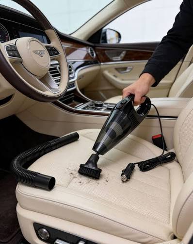 🧹🚗 Aspiradora portátil 12V para auto ✨ Limpieza rápida de suciedad seca y  húmeda 🔌 Se conecta al encendedor del vehículo 🧰 Incluye manguera +  boquillas para rincones difíciles ♻️ Filtro lavable