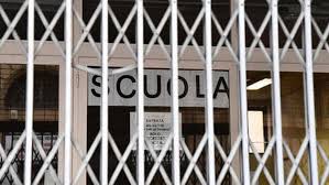In liguria, invece, scuole chiuse a sanremo e ventimiglia fino al 5 marzo. Scuole Chiuse In Lombardia Gli Studenti Si Ribellano