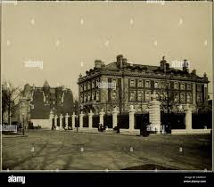 Palatial homes in the city of New York and dwellers there in ..arranged for  the convenience of the passer-by . d Mrs. Jonathan Thorne.1030 Northeast  Corner 84th Street. Miss Catherine L. Hammersley.