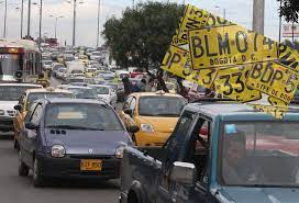 Para carros particulares el pico y placa en bogotá va desde las 6:00 de la mañana hasta las 8.30 a.m. Emnb9lexsc6qym